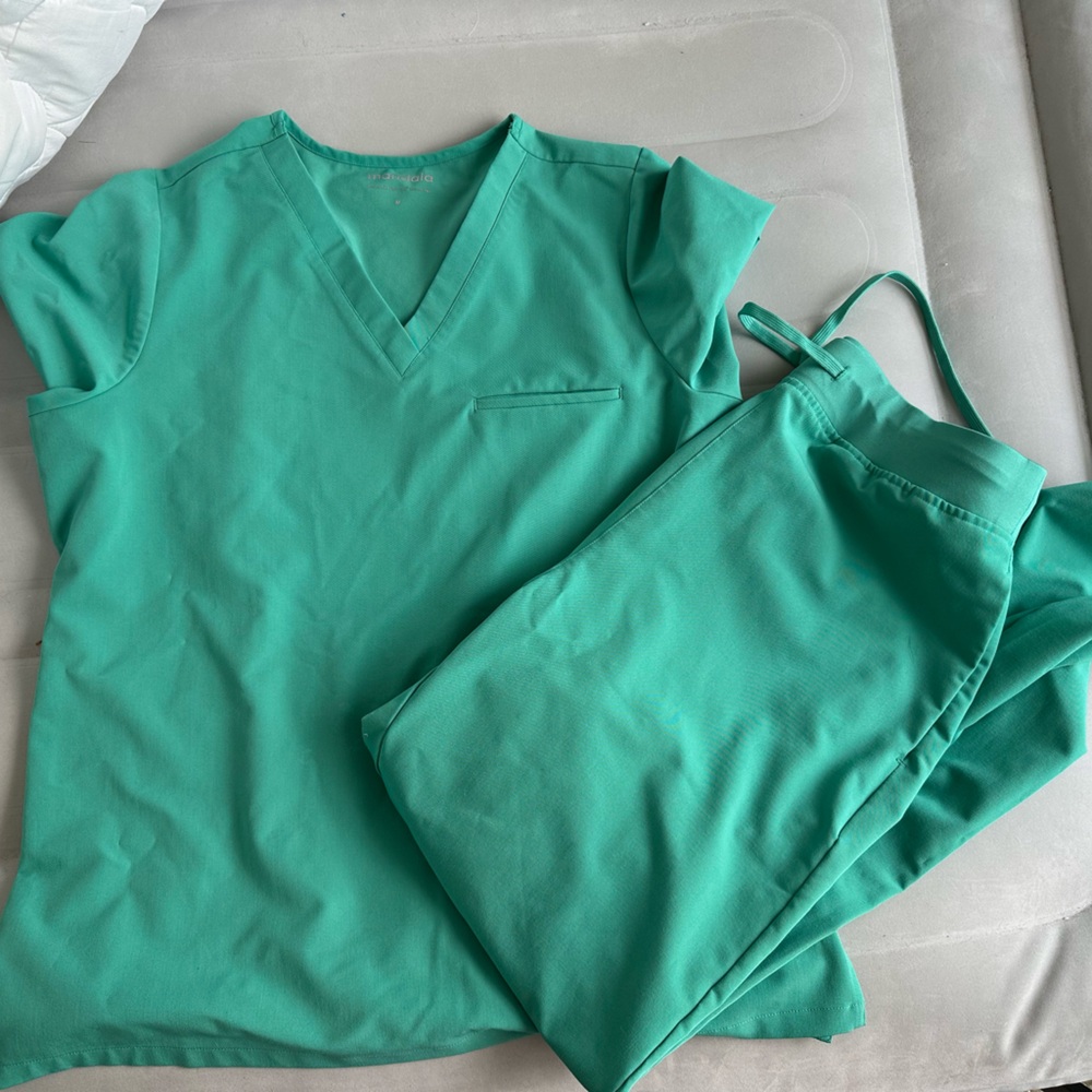 Mándala Surgical Green Women's Scrub Set Size M